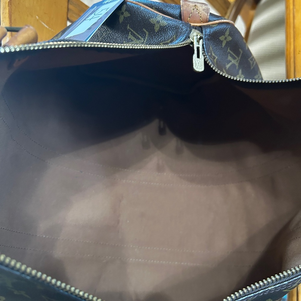 Louis Vuitton Keepall 45 WITH luggage tag. - Picture 9 of 10